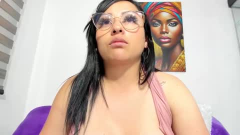 Snapshot of shantall_8 chatting on 02.10.25 karol online show from 02.10.25