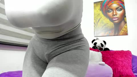 Snapshot of shantall_8 chatting on 03.09.25 karol online show from 03.09.25