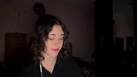 Snapshot of shantellemagnotta chatting on 11.30.25 Shantel online show from 11.30.25