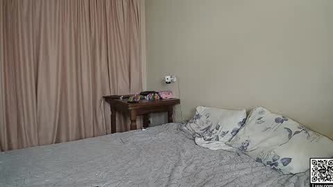 Snapshot of shantifamily chatting on 11.29.25 Mikki and Cadence online show from 11.29.25