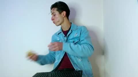Snapshot of shaquiel_castoro chatting on 09.29.25 shaquiel online show from 09.29.25