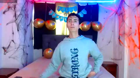 Snapshot of shaquiel_castoro chatting on 10.10.25 shaquiel online show from 10.10.25