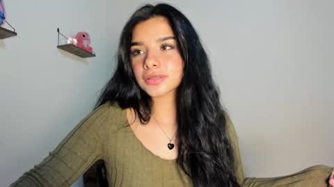 Snapshot of shara_jones chatting on 11.08.25 Sara online show from 11.08.25