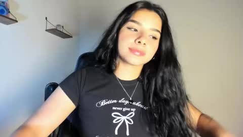 Snapshot of shara_jones chatting on 11.17.25 Sara online show from 11.17.25