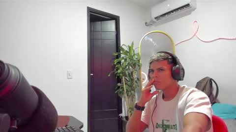 shark_boy21 online show from 01.18.26