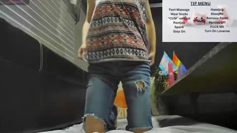 Snapshot of sharkysimon chatting on 11.15.25 sharkysimon online show from 11.15.25