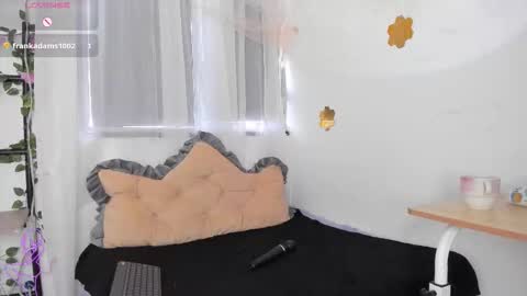 Snapshot of sharlot_montalvo chatting on 01.06.26 Sharlot online show from 01.06.26