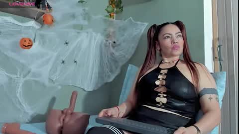 Sharlott online show from 10.28.25