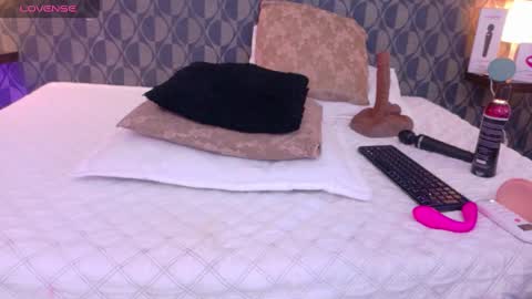 Sharom  online show from 01.23.25