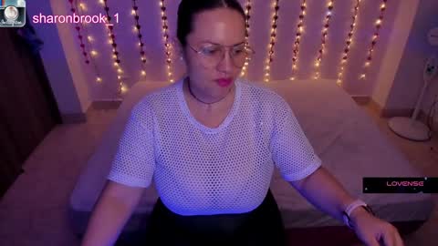 Snapshot of sharon_brook chatting on 12.18.24 sharon_brook online show from 12.18.24