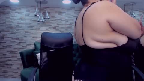 Snapshot of sharon_titts chatting on 09.21.25 sharon online show from 09.21.25