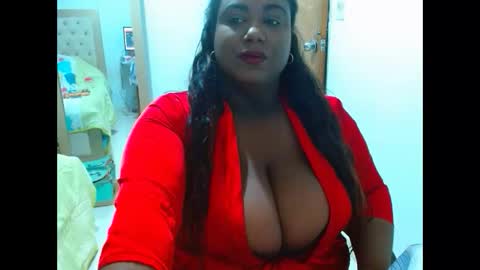 Snapshot of sharonevans1 chatting on 11.18.25 sharonevans1 online show from 11.18.25