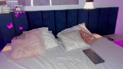 Snapshot of sharonlovee_ chatting on 11.29.25 SharonLovee online show from 11.29.25