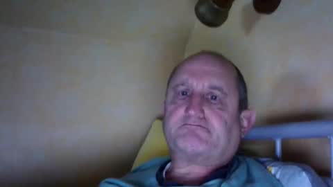 Snapshot of sharpshoder chatting on 01.10.25 Peter online show from 01.10.25