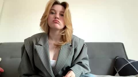 Snapshot of sharriheibult chatting on 03.30.26 Delia online show from 03.30.26