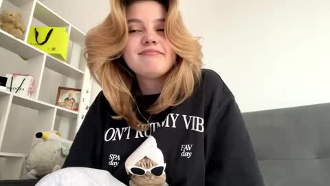 Snapshot of sharriheibult chatting on 03.31.26 Delia online show from 03.31.26