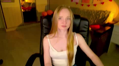 Snapshot of shawty_mia chatting on 11.06.25 Shawty Mia online show from 11.06.25