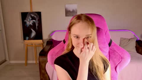 Snapshot of shawty_mia chatting on 11.08.25 Shawty Mia online show from 11.08.25