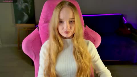 Snapshot of shawty_mia chatting on 11.18.25 Shawty Mia online show from 11.18.25