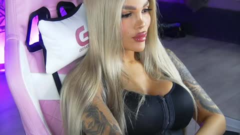 Snapshot of shayblonde chatting on 12.10.24 shayblonde online show from 12.10.24