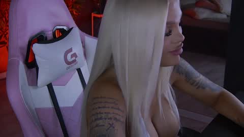 Snapshot of shayblonde chatting on 01.09.25 shayblonde online show from 01.09.25