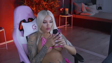Snapshot of shayblonde chatting on 01.09.25 shayblonde online show from 01.09.25
