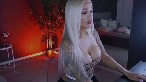 Snapshot of shayblonde chatting on 01.12.25 shayblonde online show from 01.12.25