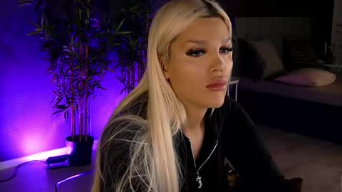 Snapshot of shayblonde chatting on 02.28.25 shayblonde online show from 02.28.25