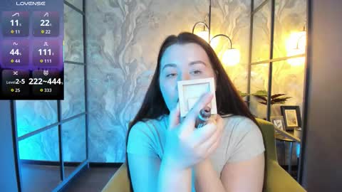 Snapshot of shedar_pretty chatting on 09.09.25 Shedar online show from 09.09.25