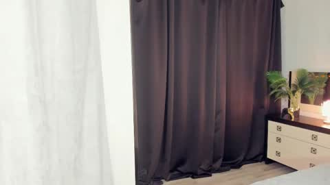 Snapshot of sheenaeast chatting on 12.21.24 Violet online show from 12.21.24