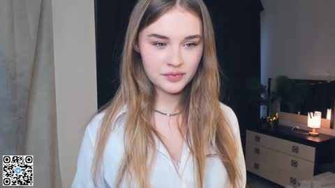 Snapshot of sheenaeast chatting on 12.26.24 Violet online show from 12.26.24