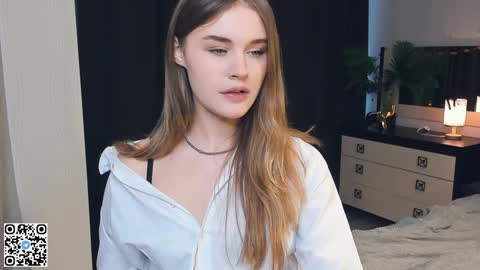 Snapshot of sheenaeast chatting on 12.26.24 Violet online show from 12.26.24