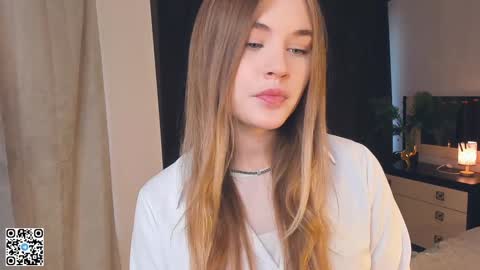 Snapshot of sheenaeast chatting on 12.27.24 Violet online show from 12.27.24