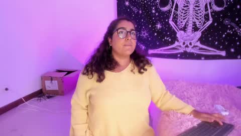 Snapshot of sheeylaroee chatting on 02.07.25 Heidy online show from 02.07.25