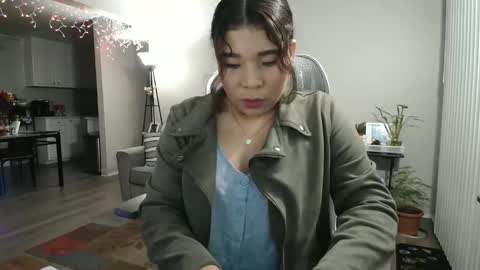 Snapshot of sheilyn_smith chatting on 11.25.25 sheilyn_smith online show from 11.25.25