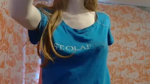 Snapshot of shelikessoymilk chatting on 10.17.25 Erika online show from 10.17.25