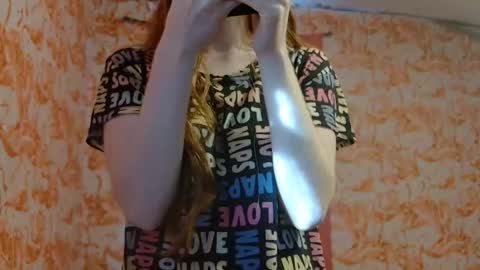 Snapshot of shelikessoymilk chatting on 11.06.25 Erika online show from 11.06.25