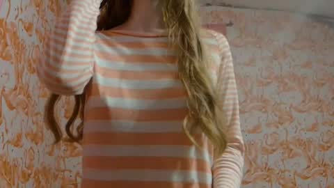 Snapshot of shelikessoymilk chatting on 11.11.25 Erika online show from 11.11.25