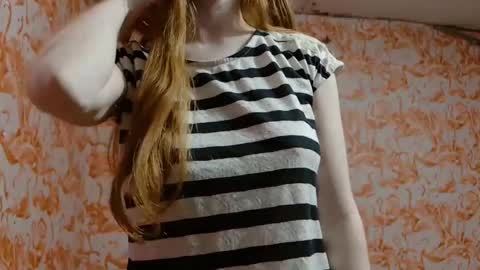 Snapshot of shelikessoymilk chatting on 11.17.25 Erika online show from 11.17.25