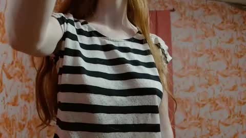 Snapshot of shelikessoymilk chatting on 11.18.25 Erika online show from 11.18.25