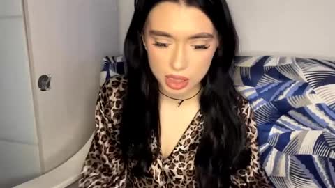 Snapshot of shellierosenau chatting on 04.11.26 Alice online show from 04.11.26