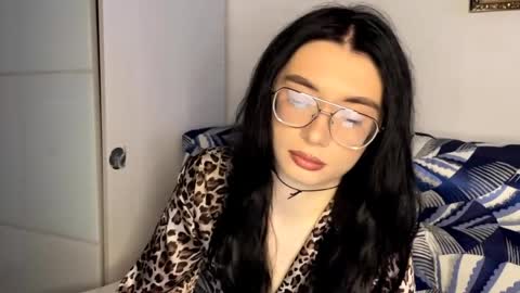 Snapshot of shellierosenau chatting on 04.12.26 Alice online show from 04.12.26