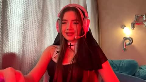 Snapshot of shelliesifuentes chatting on 10.04.25 Ava online show from 10.04.25
