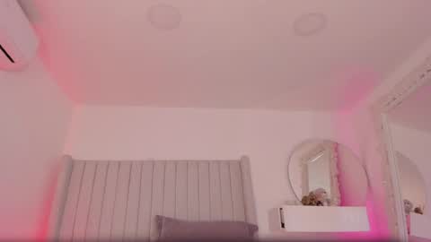 shelynna_azzul online show from 06.04.26