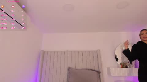 shelynna_azzul online show from 07.13.26