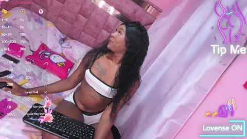 Snapshot of shenielxxx chatting on 05.20.26 shenielxxx online show from 05.20.26