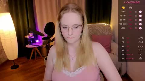 Hello guys my name is Aemilia online show from 09.14.25