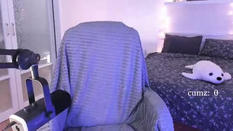 Snapshot of shesnotuwu chatting on 12.26.24 Bella  online show from 12.26.24