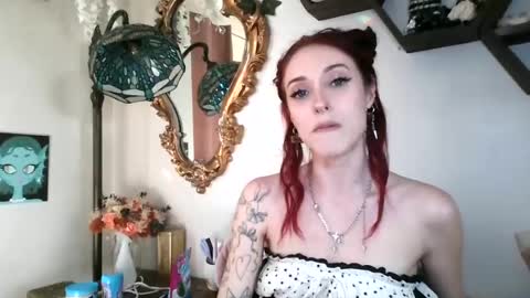 Snapshot of shespeachy chatting on 06.13.26 peachy online show from 06.13.26