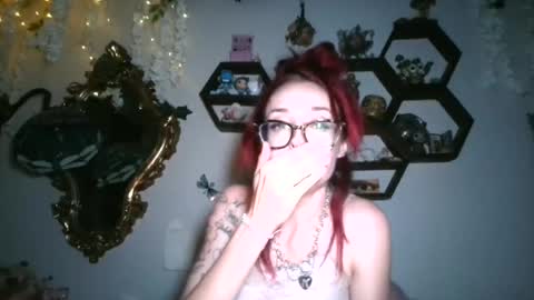 Snapshot of shespeachy chatting on 06.15.26 peachy online show from 06.15.26